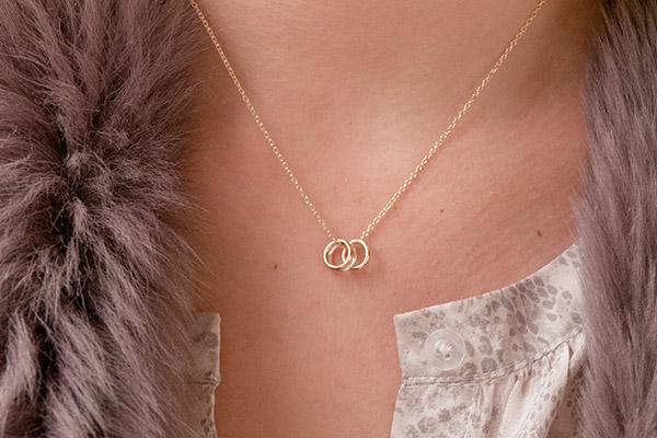 Does your mother, stepmother or granny prefer gold or silver jewellery? we have both to suit all tastes.