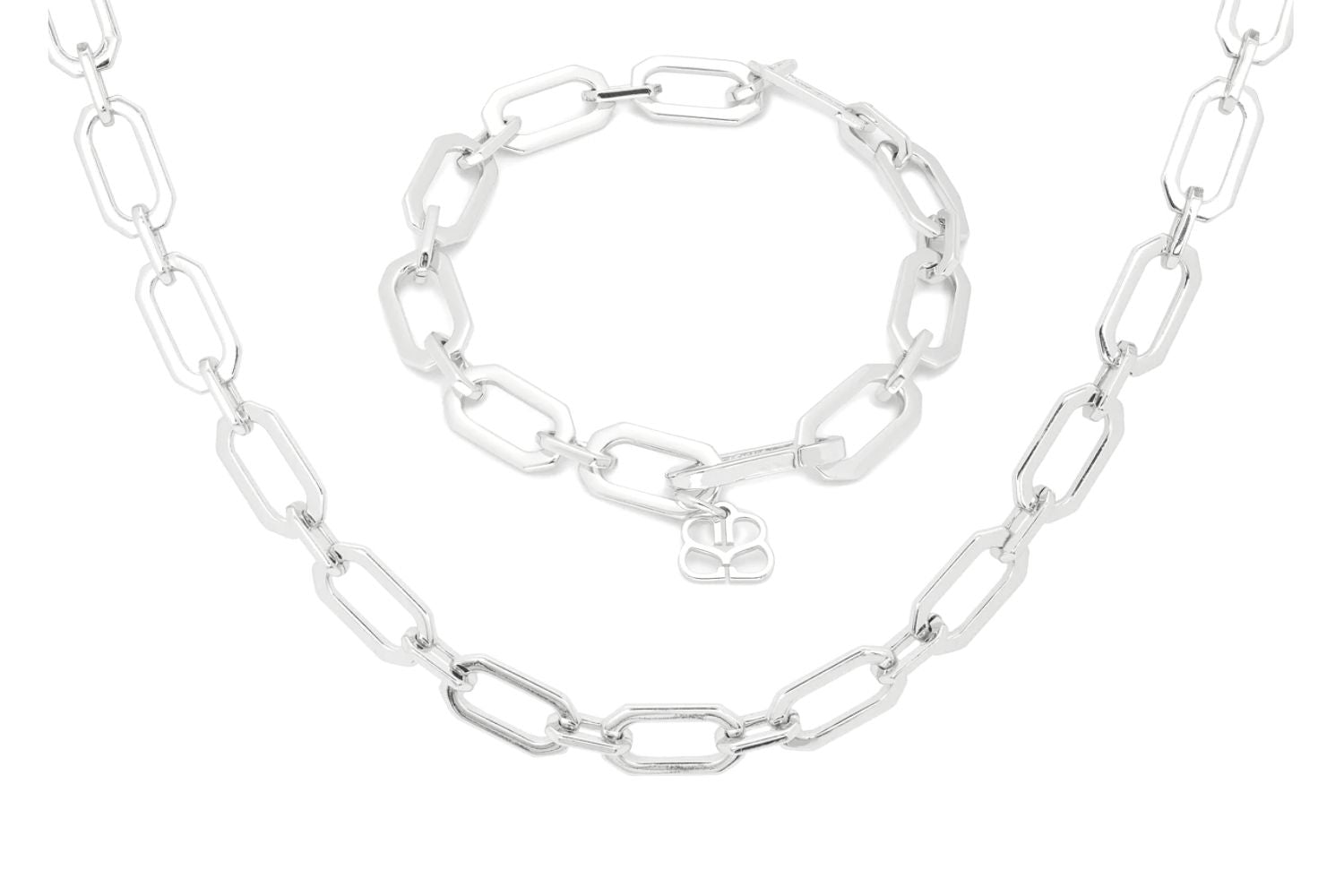 Crisos Silver Necklace and Bracelet Set featuring chunky sterling silver-plated chains, designed for bold, modern, and versatile styling.