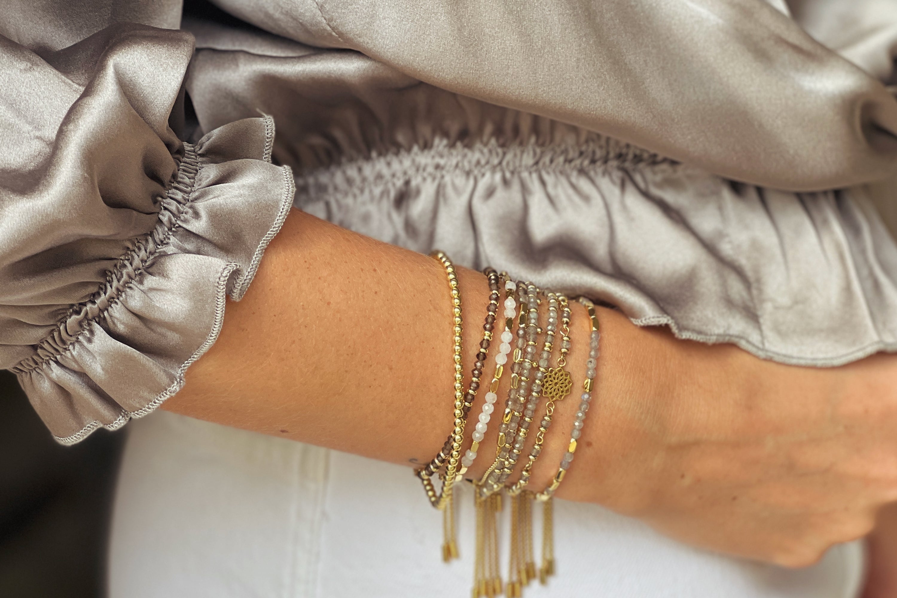 Dainty Howlite Bracelet for Women, Calming bracelet, Handmade Jewelry  Adjustable | eBay